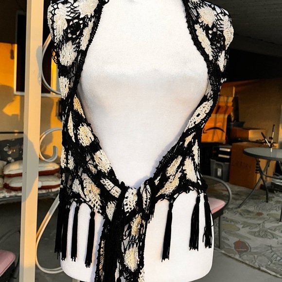 Black & White Crochet Fringe Boho Shawl! - Picture 10 of 16